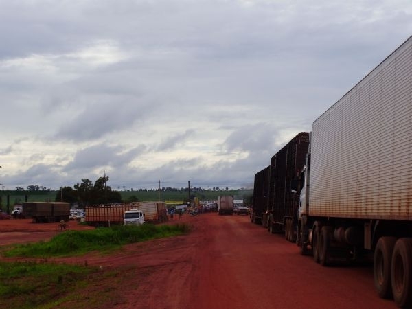 MPF emite parecer pela desintruso e produtores desesperados bloqueiam rodovias