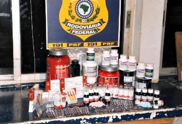 Comprimidos de anabolizantes foram apreendidos em veculo