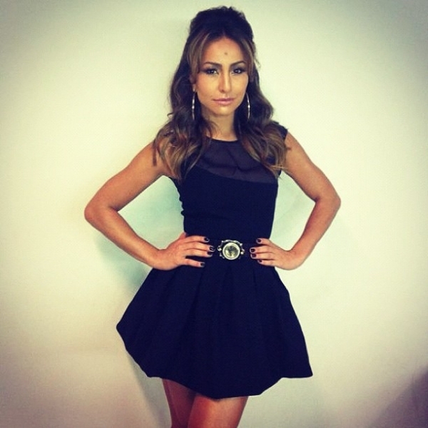 Sabrina Sato mostra look antes do 