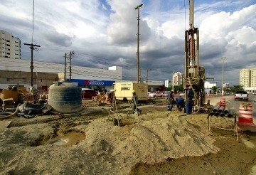 Trincheira est sendo construda no bairro Santa Rosa
