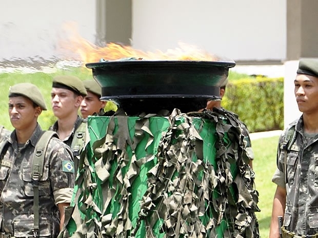 Bandeiras foram incineradas em Cuiab durante solenidade