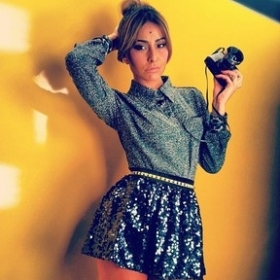 Sabrina Sato posando para a campanha