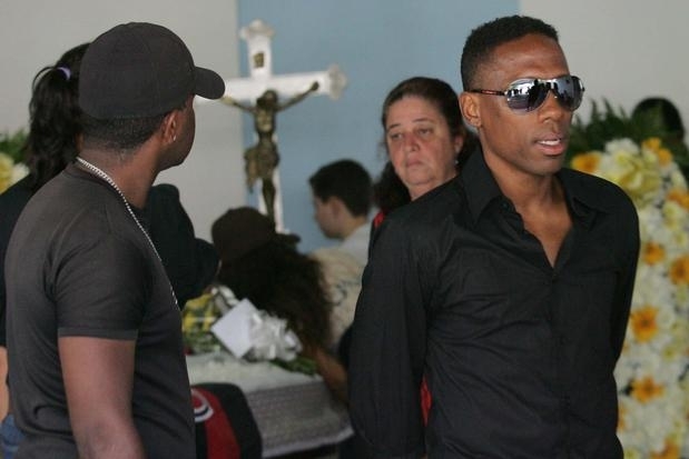 Velrio de Alex Alves emocionou muitas pessoas no cemitrio Jardim da Saudade