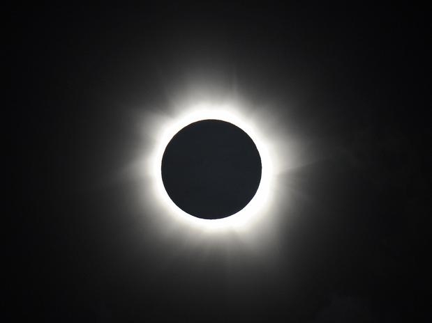 Eclipse total do Sol  visto em Palm Cove, na Austrlia