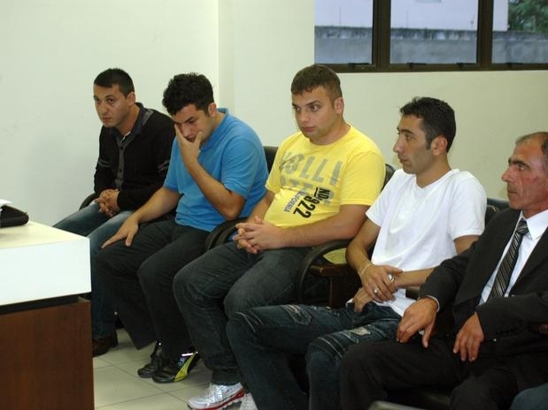 Rus acusados de lanar ao mar o camarons