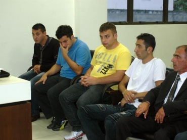 Rus acusados de lanar ao mar o camarons