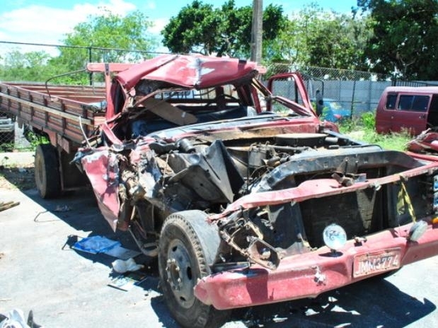 Uma pessoa morreu no acidente envolvendo dois caminhes e um carro na Bahia