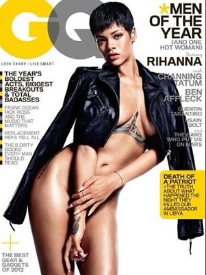 A cantora s aparece com um casaco cobrindo os seios