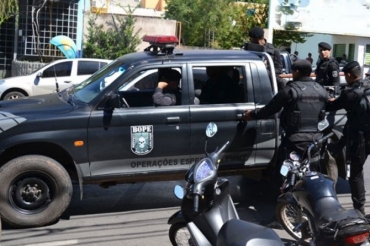 Policiais trocaram tiros com assaltantes de banco, no Trevo do Lagarto