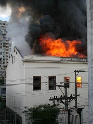 Prdio pertence  Cria Metropolitana de So Paulo, que alugava o espao para lojas de confeces, a maioria de vestidos