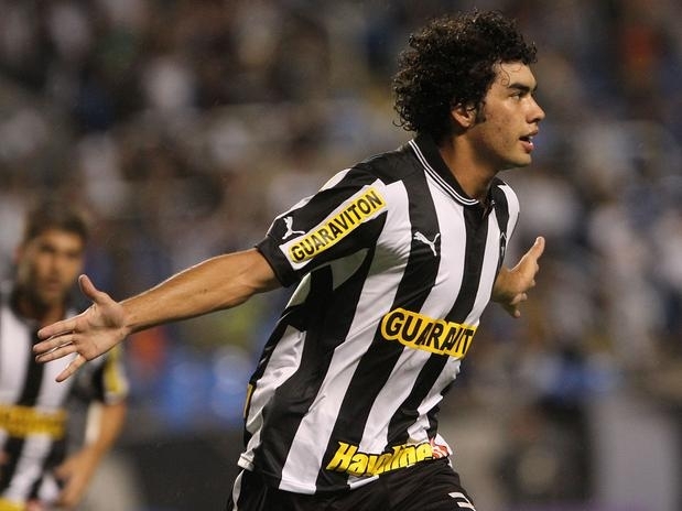 Bruno Mendes abriu o placar para o Botafogo contra a Portuguesa