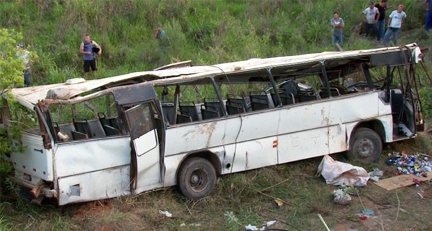 Acidente com nibus deixa 7 mortos e cerca de 40 feridos.