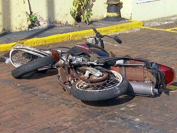 Jovem jogou veculo contra motocicleta com dupla que passou atirando em Ribeiro Preto