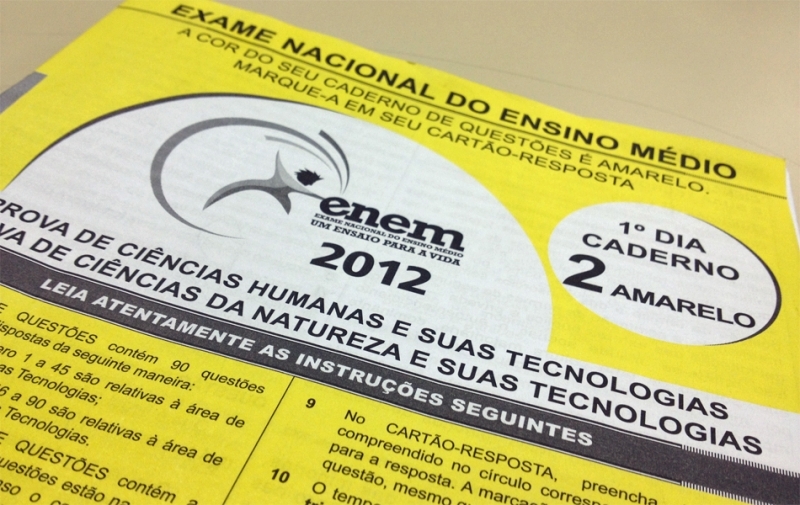 Sbado (3): Capa amarela da prova de cincias humanas e cincias da natureza do Enem 2012
