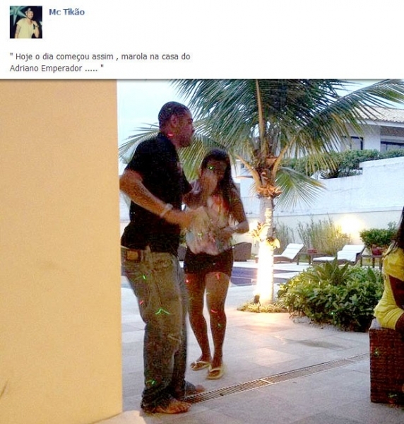 Adriano em sua casa, na manh desta sexta. Foto postada por Tiko