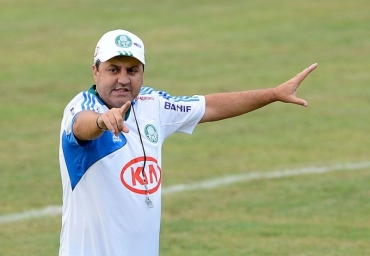 Gilson Kleina n�o quer pensar em rebaixamento nos pr�ximos cinco jogos