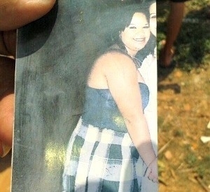 Tia mostra a fotografia de estudante assassinada em Cuiab