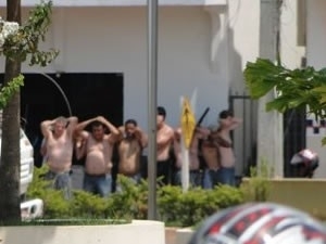 Grupo invadiu agncias ao mesmo tempo, fez refns em Comodoro e fugiu.