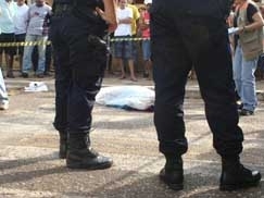 Testemunhas informaram que houve um desentendimento entre Paulo e os vizinhos, mas o motivo ainda no foi elucidado