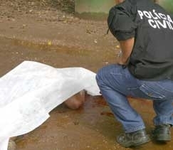 Conforme a polcia civil, duas mortes foram ocasionadas por armas de fogo e seis foram por facas