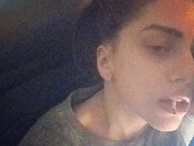 Usu�ria assumida de maconha, cantora disse certa vez que erva � novo s�mbolo da paz