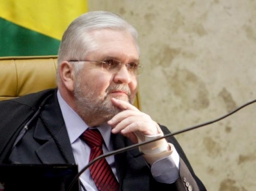 Roberto Gurgel quer evitar que condenados deixem o Pa�s