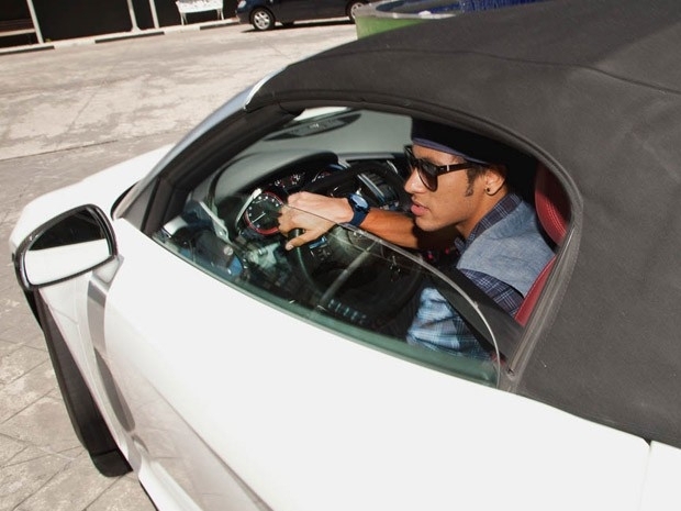 Neymar no Audi R8 Spider