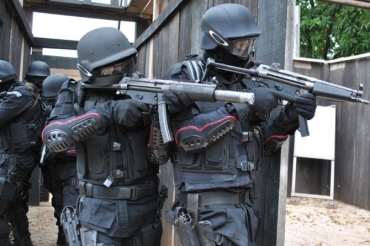 Soldados do Bope durante treinamento: pelo menos 40 homens da PM esto no local