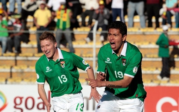 Carlos Saucedo marcou trs gols contra o Uruguai