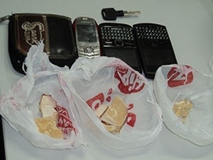 Droga estava escondida no bolso da cala do adolescente.