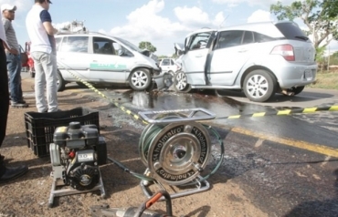 Um dos veculos estava na contramo, diz Corpo de Bombeiros