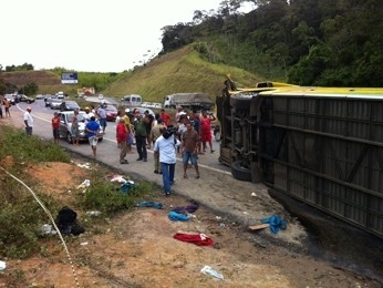 Segundo a PRF, chovia muito, quando nibus perdeu o controle ao fazer uma curva