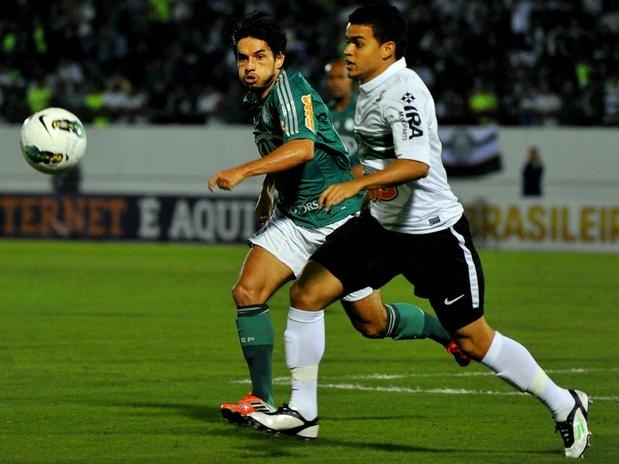 Substituto de Valdivia, Tiago Real no conseguiu armar grandes jogadas nesta quinta