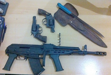 Armas apreendidas com os criminosos