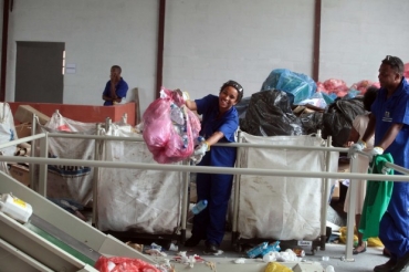 SENAPLAS  o nome do selo que vai representar a qualidade dos produtos reciclados em todo o pas.