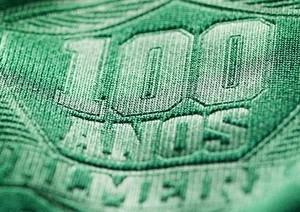 Detalhe da camisa especial do centenrio do Palmeiras