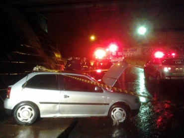 Carro onde estava jovem de 20 anos que morreu afogado em Ceilndia 