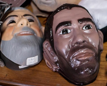 Mscara de Carnaval imita o rosto do pedreiro Amarildo de Souza, desaparecido no Rio