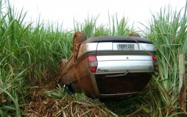 As cinco pessoas sa�ram com vida do ve�culo