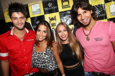 Carla Diaz e Prola Faria tietam Munhoz e Mariano