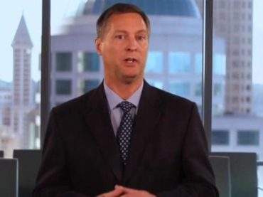 Dueker atuava na Russell h cinco anos