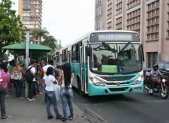 Atualmente a R$ 2,60 o valor da tarifa de nibus urbanos continua provocando muita polmica entre empresrios e autoridades