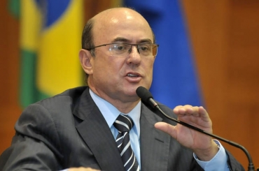 Riva e Percival divergiram sobre a eficcia do mesmo, mas concordaram sobre a necessidade do enxugamento da mquina.