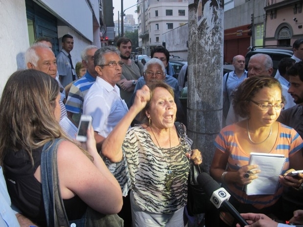 Grupo protestou na porta do diretrio do PT