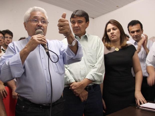 Elmano Ferrer (PTB) recebeu o apoio de Wellington Dias (PT)