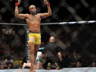 Anderson Silva, campe�o dos m�dios, luta pelos meio-pesados na luta principal do UFC Rio 3