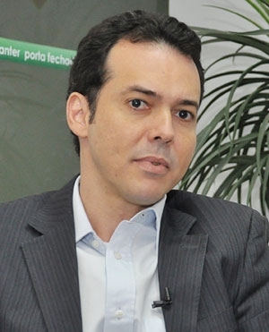 Ldio Cabral vota e comemora