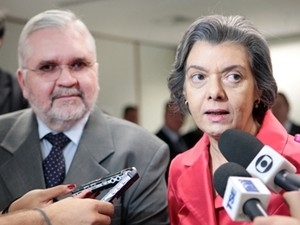 O procurador-geral da Rep�blica, Roberto Gurgel, e a presidente do TSE, C�rmen L�cia, na sede do tribunal