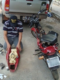 Droga estava escondida dentro do tanque da moto