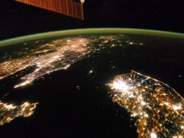 Coreia do Norte (ao centro) aparece sob a escurid�o entre a China (� esquerda) e a Coreia do Sul (� direita)